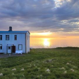 Happy-Cove Guesthouse - by the sea, hotel in Bakkafjörður