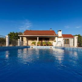 Villa Menalo, hotel Neumban