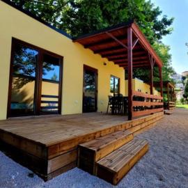 Sunny Resort, hotel em Donji Karin