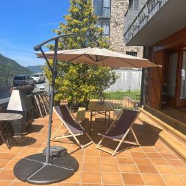 Gran terraza, mucho sol, montaña, bici y golf