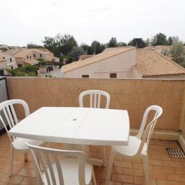 Studio cabine mezzanine cosy avec terrasse et parking privé, proche plages - 4 couchages - FR-1-326-606