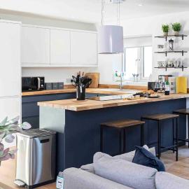 Gorgeous SeaHaze sleeps 8 new forest +bikes/chef