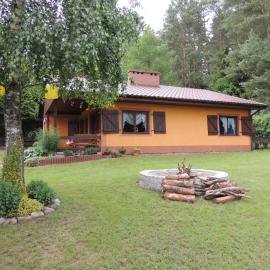 Domek letniskowy nad jeziorem Dadaj na Mazurach, hotel u gradu Biskupjec