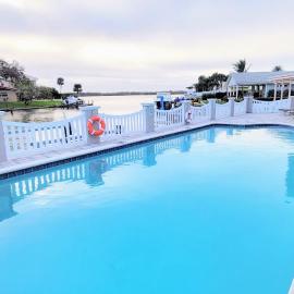 Dolphin Cove in Cocoa Beach Fl, hotel u gradu 'Cocoa Beach'