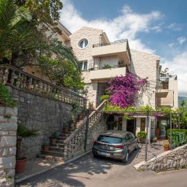 Apartments and Rooms Teona, hotel a Budva