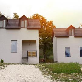 Racha Twins, hotel u gradu 'Nikortsminda'