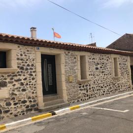 Maison de village avec patio, hotel em Bessan