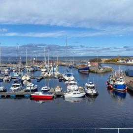 Harbour and River View, Beach 50m from doorstep & free parking