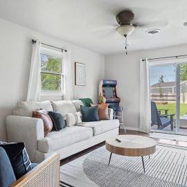 Charming Home-Pet-Friendly-LG Fenced Backyard