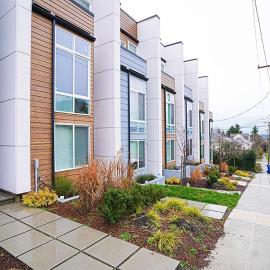 Modern Home, Rooftop view, 3 block Beacon station
