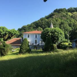 Lovely family home in Chartreuse mountains, hotel a Voreppe