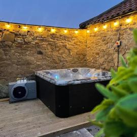 The Old Moat Barn - With Private Hot Tub, מלון בסטוקטון און טיס