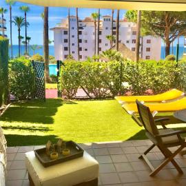 MI CAPRICHO, Beachfront,Ground Floor, Private Garden & Terrace, hotel in Mijas Costa