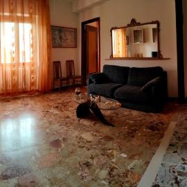SunshineHouse casa vacanze, hotel u gradu Iskitela