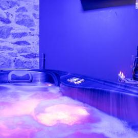 Cosy Room Jacuzzi Romantique, Hotel in Nantes