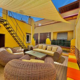 House -Rooftop&Jacuzzi -StayInSeville、セビリアのホテル