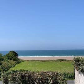 SCIOTOT-BORD DE MER - LA GRANGE, hotel in Les Pieux