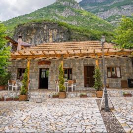 - Cemi Rooms - River View & Traditional Restaurant, hotel i Tamarë