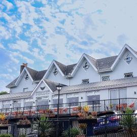 Bella Vista Hotel & Self Catering Suites, hotelli kohteessa Cobh