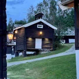 Traditional barn -Stabbur - wifi og sauna, hotel v destinaci Baukål