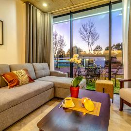 KRAVIT Premier Suites, hotel a Midrand