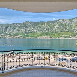 The Golden Luxury Apartments, hotel in Kotor