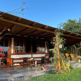 Casa de campo con piscina en Asia – hotel w mieście Asia