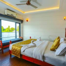Kerala Houseboat