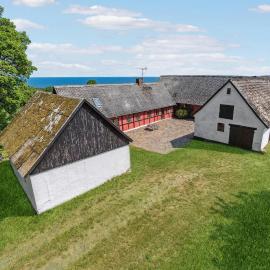 3 Bedroom Cozy Home In Østermarie, hotel v mestu Østermarie
