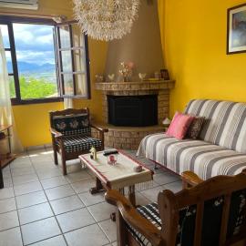 Sunny house at ancient Mycenae, close to Nafplio!, хотел в Mykines