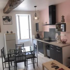Maison chaleureuse au centre ville, hotel a Nérac