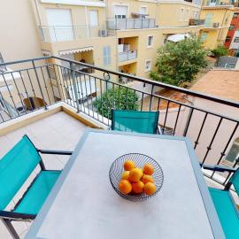Charmant 2P à Menton, centre, climatisé, terrasse et parking - FR-1-196-336, hotel in Menton