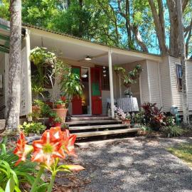 말레니에 위치한 호텔 Quirky Cottage in Centre of Maleny, Walk Everywhere