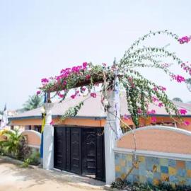 Koforidua에 위치한 호텔 Nana Adu Guest House