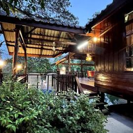 Mali-Boonma Farmstay, hotelli kohteessa Ban Muang Luang