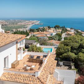 Villa la Colina with heated pool and jacuzzi, hotel u gradu Salobrenja