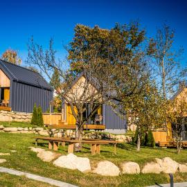 Domandi mountain holiday lodges, מלון בפרסצ'קה