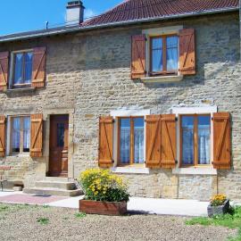 Chez lÉontine, hotel in Puilly-et-Charbeaux