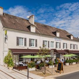 Absolue Renaissance, hotel a Magny-Cours