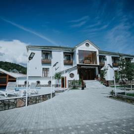 LakeSide Hotel & Spa, hotel Gabalában