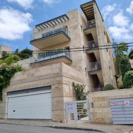 Cute Studio near Yad Vashem by the light rail station FREE street parking, hotel v Jeruzaleme