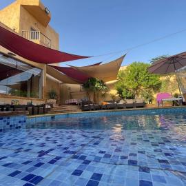 Orient Villa-Dead Sea, Hotel in Sowayma