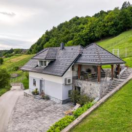 Vineyard cottage Jelenov hrib, hotel a Šmarješke Toplice