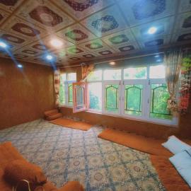 Masherbrum House Local Cozy Home Stay in Khaplu: Khaplu şehrinde bir otel
