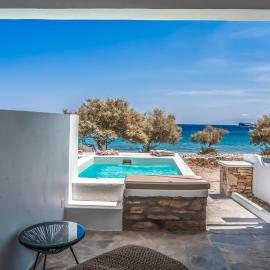 Lareroom 3 Σπίτι μπροστά στη παραλία με μικρή πισίνα