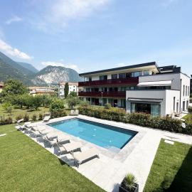Residence Zangirolami - Luxury Garden and Balcony Apartments、リーヴァ・デル・ガルダのホテル