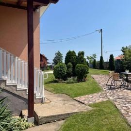 Starčević apartmani Orašac Aranđelovac OBAVEŠTENJE Proveriti raspoloživost putem poruke zbog učestalih lažnih rezervacija, hotel u gradu Orašac