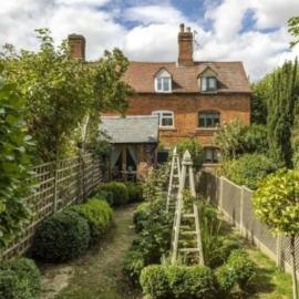 Romantic Cotswold Cottage- dog friendly and village location