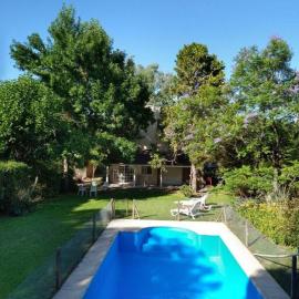 Casa amplia - Pileta y parque