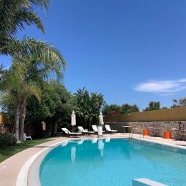 Carone Suite-Charme&Pool, hotel en Polignano a Mare